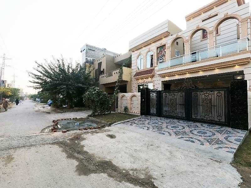 To sale You Can Find Spacious Corner House In Audit & Accounts Phase 1 - Block D 5