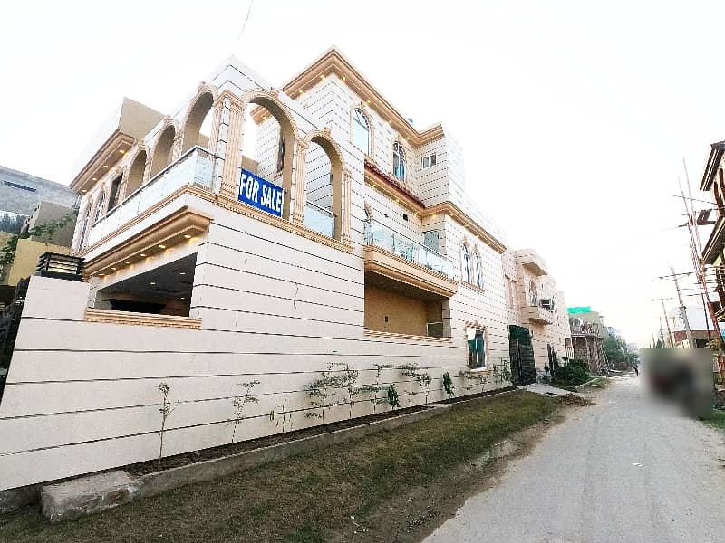 To sale You Can Find Spacious Corner House In Audit & Accounts Phase 1 - Block D 8