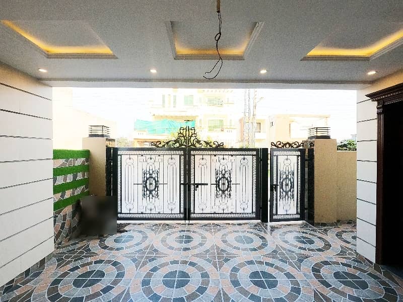 To sale You Can Find Spacious Corner House In Audit & Accounts Phase 1 - Block D 38