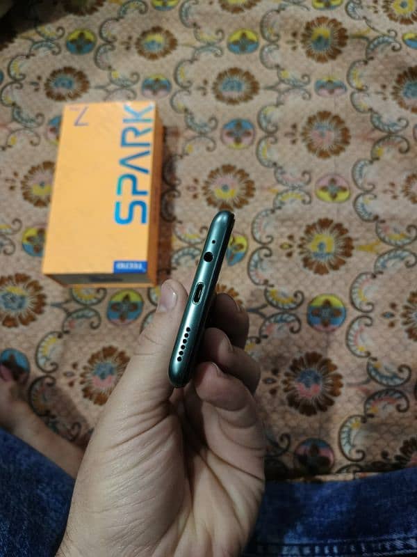 Tecno spark 7 pro 4+64 4