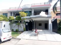 1 kinal house for rent in johar town near Emporium