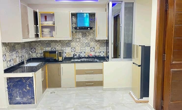 Flat Spread Over 500 Square Feet In Bahria Town - Sector E Available 4