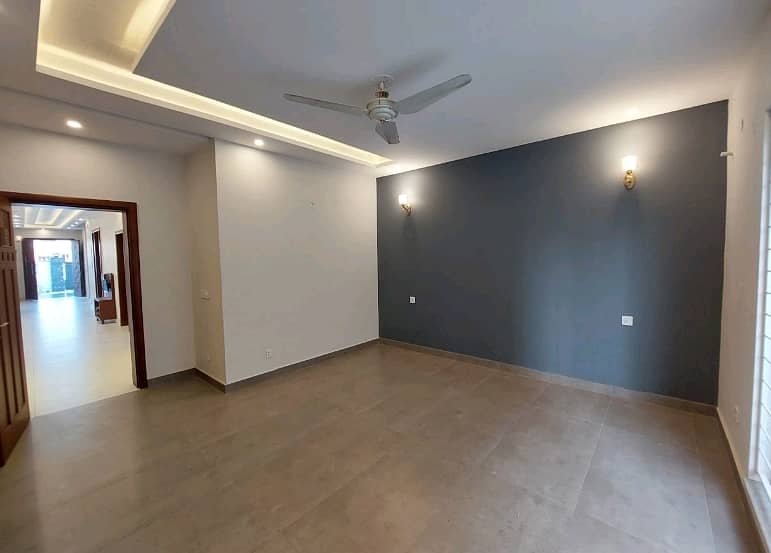 Stunning 1 Kanal House In Bahria Town - Sector E Available 1