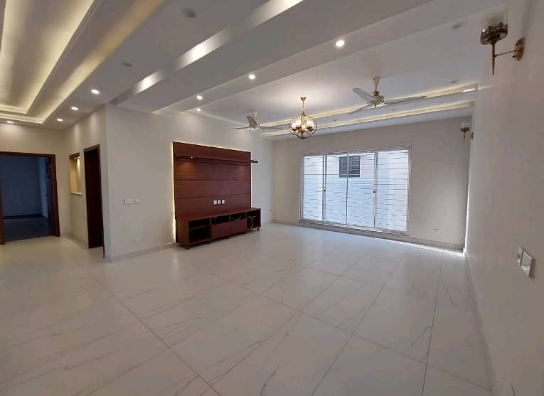 Stunning 1 Kanal House In Bahria Town - Sector E Available 3