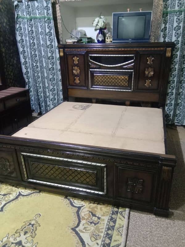 Double bed king size & Dressing Table 2