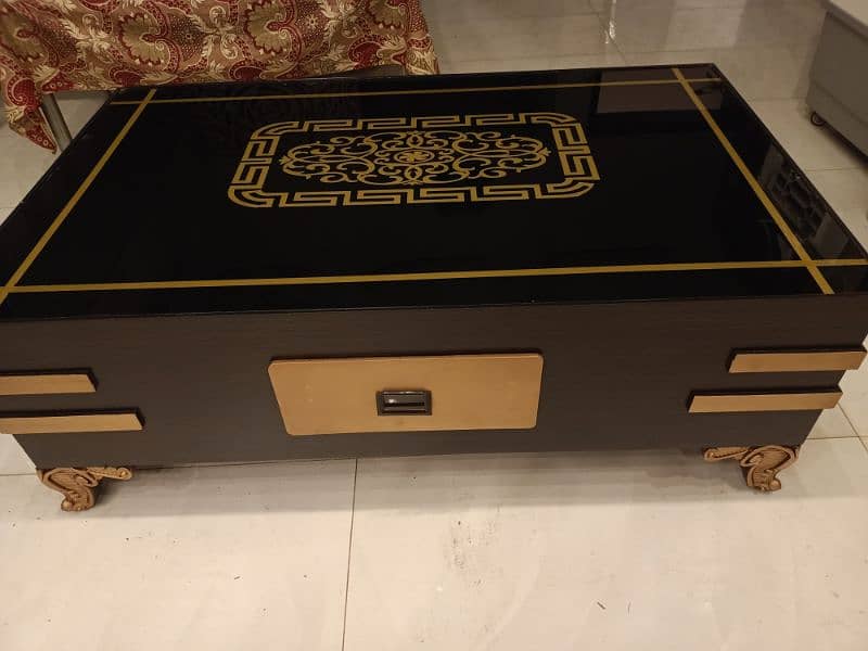 center table for sale like a brand new 0