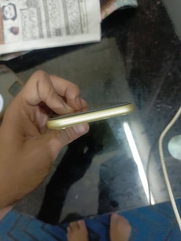 iphone 11 pta approved ( sealed phone) 0