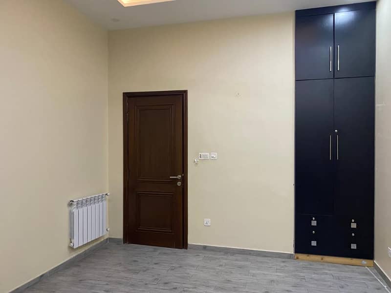 A BEAUTIFUL ONE KANAL HOUSE FOR RENT 11