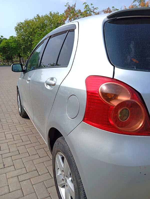 Toyota Vitz Original 1300cc 10