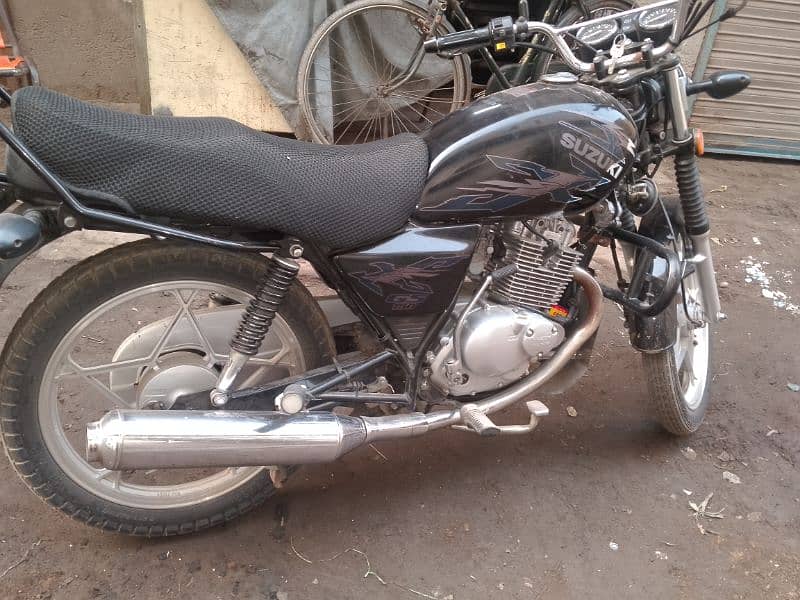 I m selling my Suzuki 150 lush condition and totel genioun 0