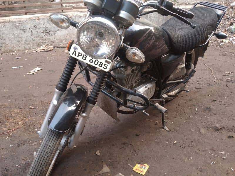 I m selling my Suzuki 150 lush condition and totel genioun 1