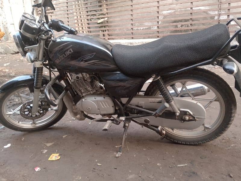 I m selling my Suzuki 150 lush condition and totel genioun 4