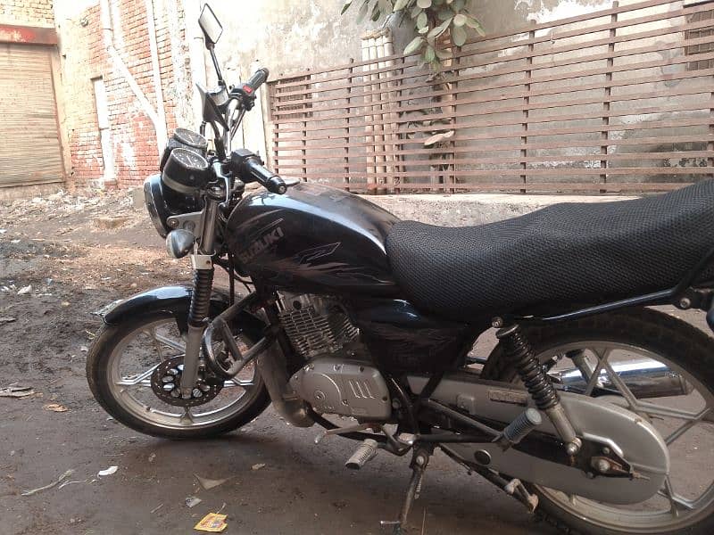 I m selling my Suzuki 150 lush condition and totel genioun 5