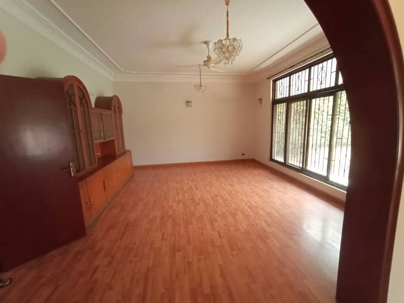 2 Kanal Beautiful House with Basement Hall for Sale in DHA Phase 3 10