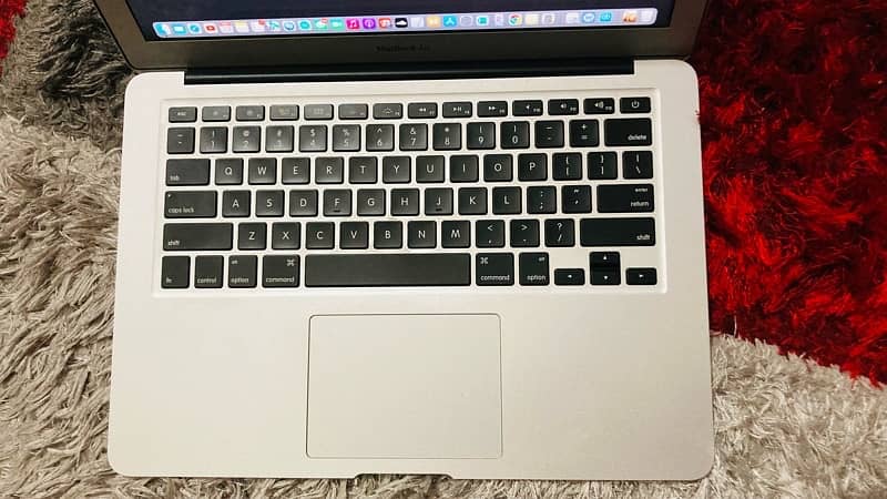 MacBook Air 2017, 13-inch, 4GB RAM, 128GB SSD - Perfect Condition 13