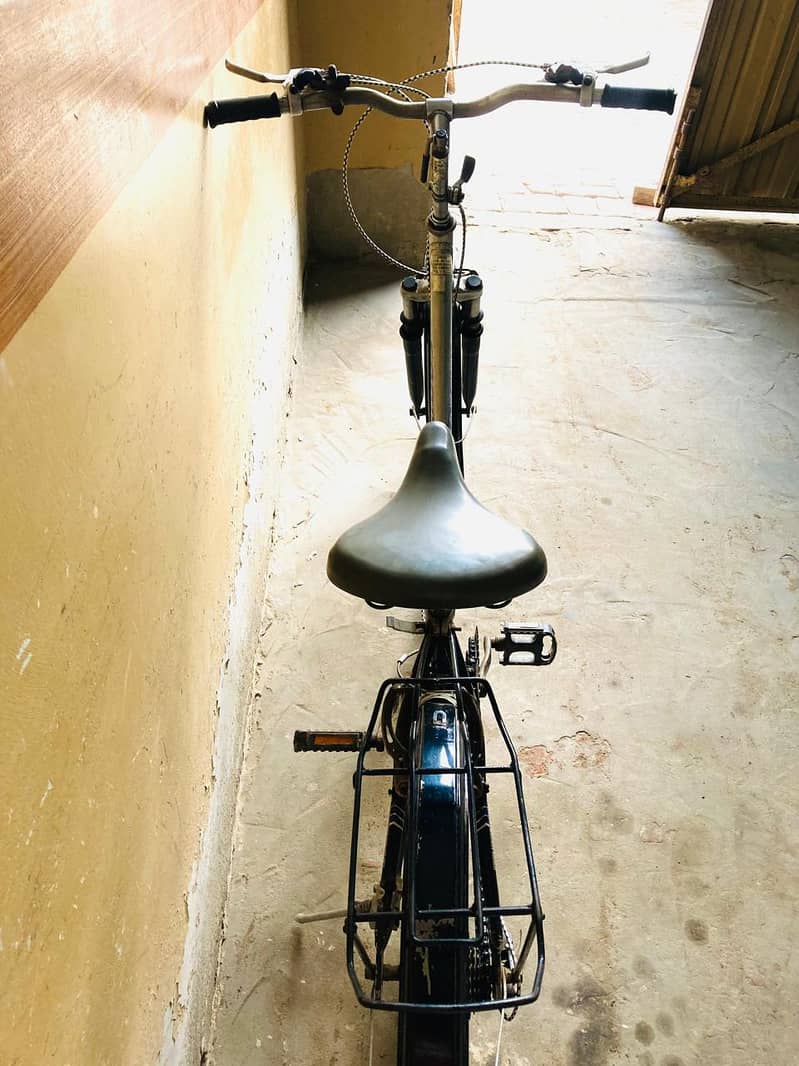 Sleek and Sturdy Bike for Sale – Perfect for Commuting and Fitness 2