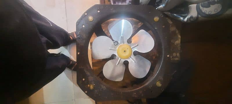 exhaust  fan in very good condition 2