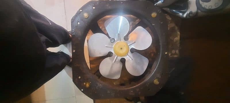 exhaust  fan in very good condition 3