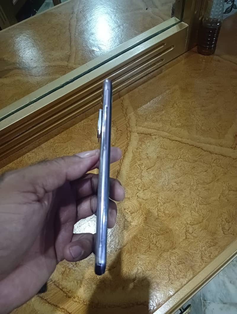 Vivo v20  = 03034002300 8