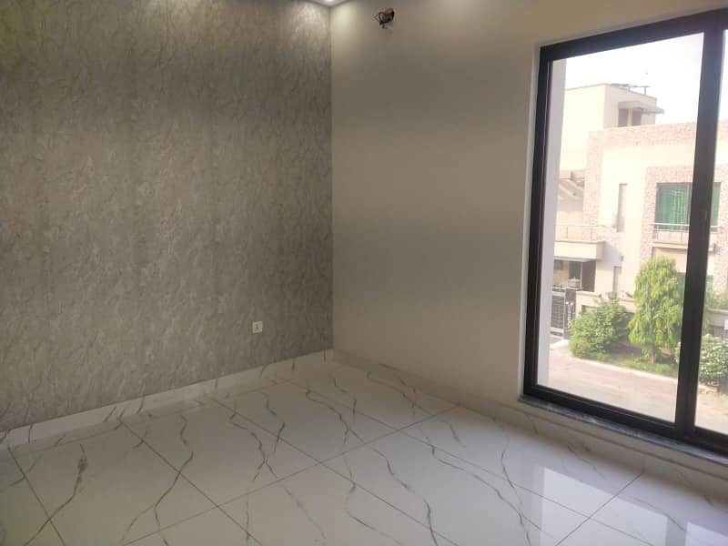 Ten Marla full house for rent in Ghaznavi block near Imtiaz Store and Winter land snow park 6