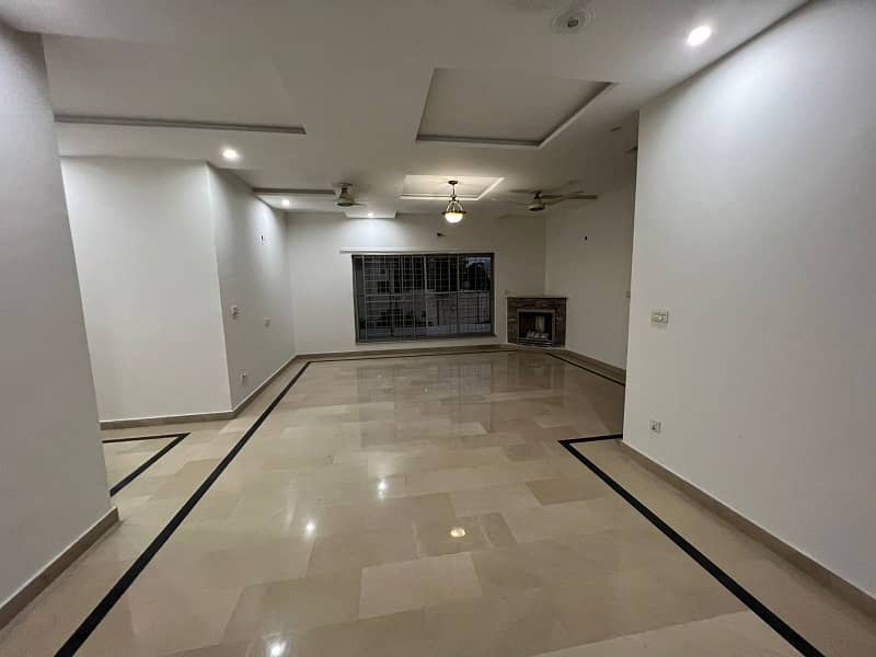 One Kanal Lavish house with basement at prime location of Jasmine block Secter C Bahria Town 3