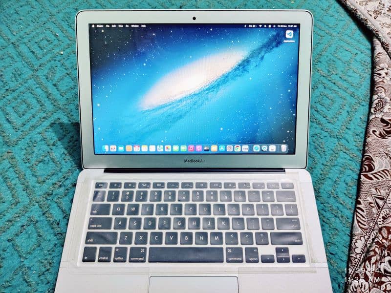 MacBook Air Early 2015 13inch 9/10 4