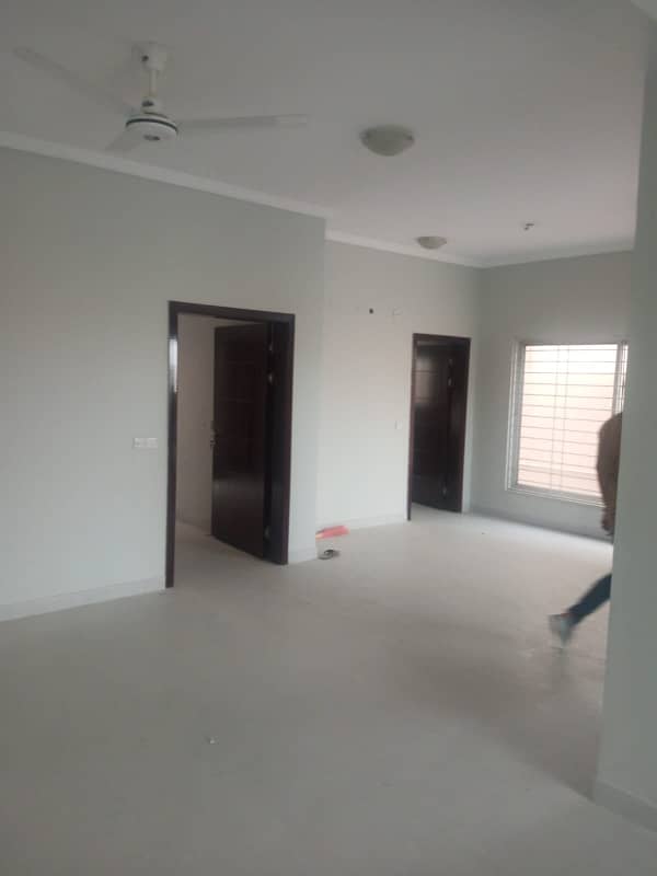 Brand New 235 Yards Villa in Precinct 27 Main Jinnah Side 3