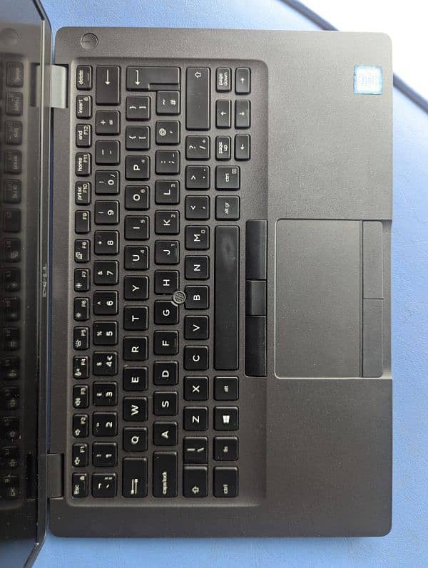 Dell 5400 core i7 8th gen touchscreen 4