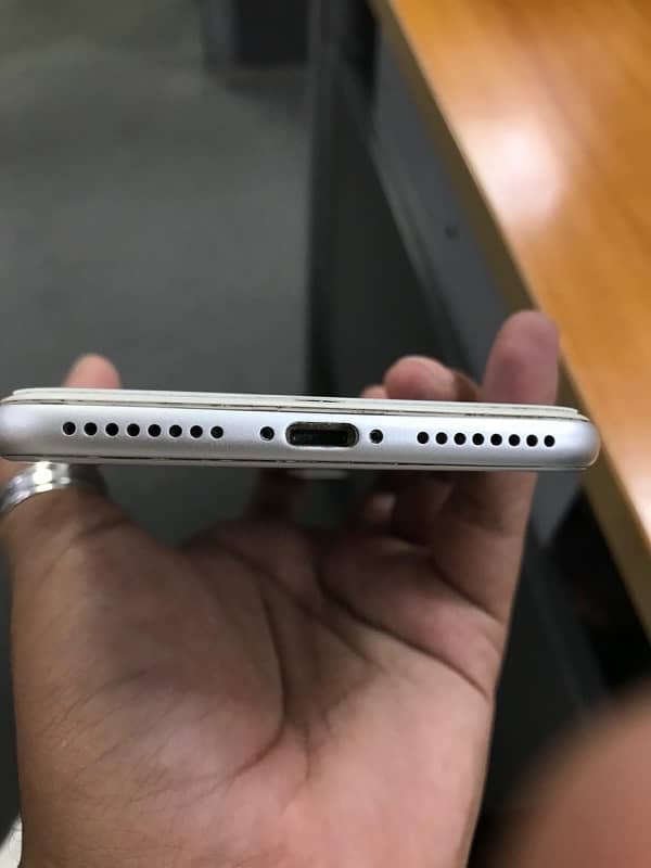 Iphone 8 plus 64 GB non PTA 4