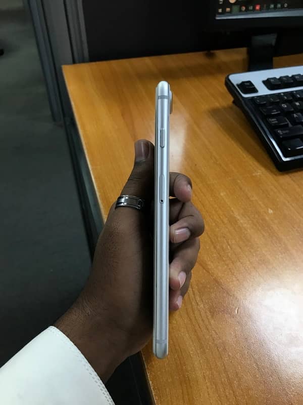 Iphone 8 plus 64 GB non PTA 5