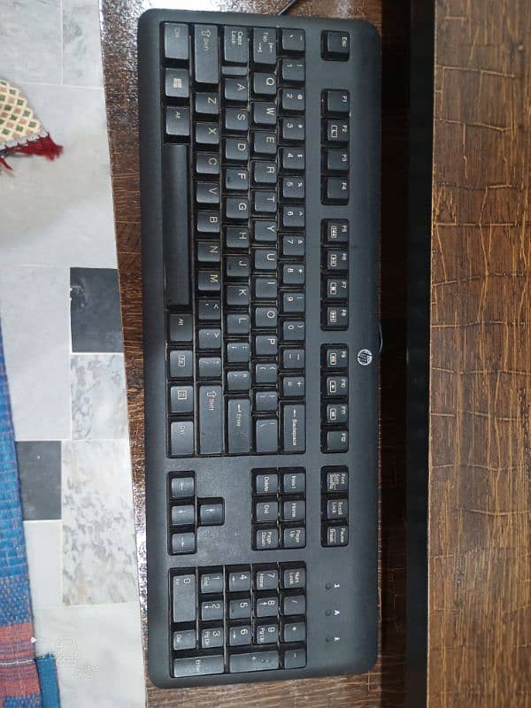 Lcd/pc/key board and computer table for sale 1