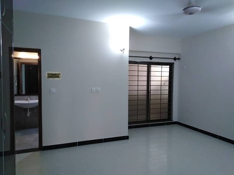 Double Storey 240 Square Yards House Available In Gulshan-E-Iqbal - Block 5 For Sale 3