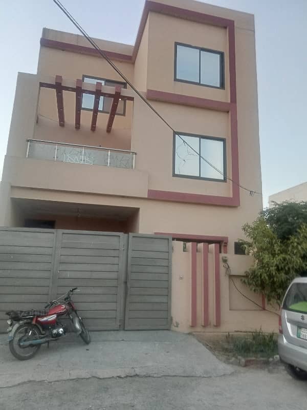 5 Marla Triple Storey House For Rent 0