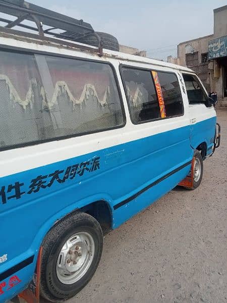 Toyota Hiace 4