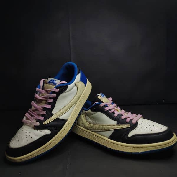 Nike Jordan Retro Low OG SP Fragments x Travis Scott 0