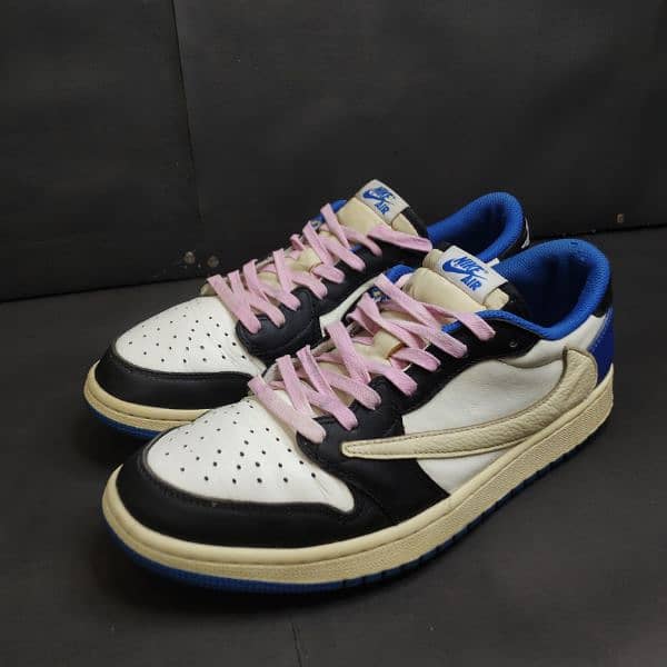 Nike Jordan Retro Low OG SP Fragments x Travis Scott 2