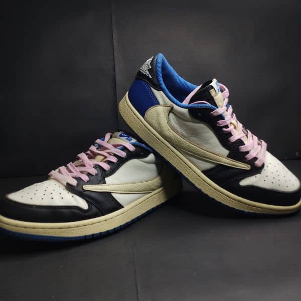 Nike Jordan Retro Low OG SP Fragments x Travis Scott 4