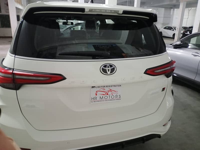 Toyota Fortuner Grs 2024 6