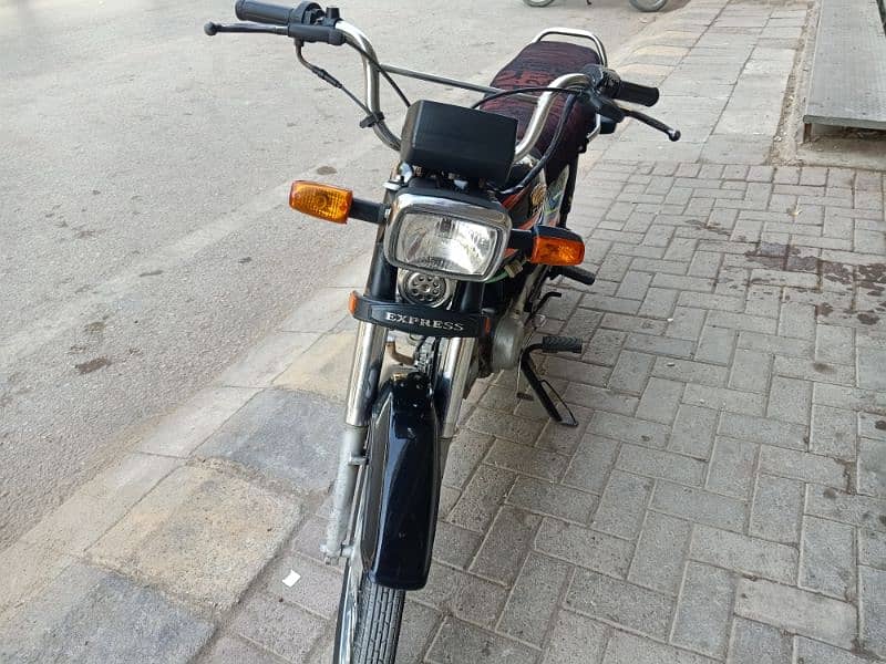 bike bulkul ok ha new condition ma ha koi Kam Nahi ha 0