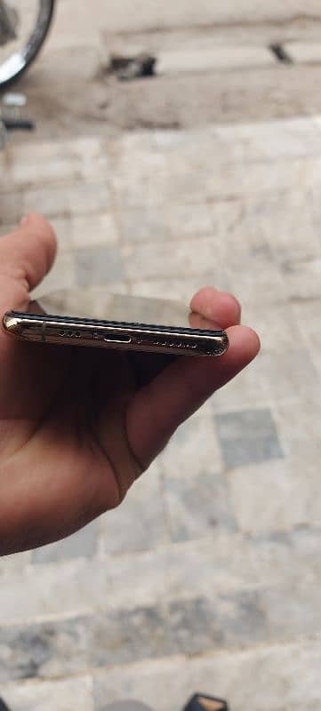 IPHONE XS 64 GB NON PTA 4