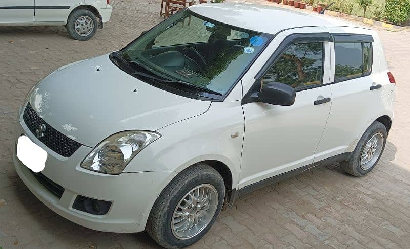 Suzuki Swift DX 2013 1