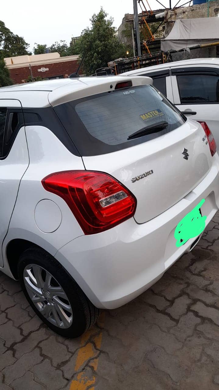 Suzuki Swift 2024 GL CVT 3