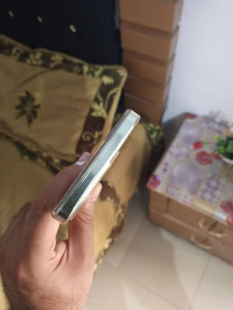 Infinix hot 40i bulkul new . Warranty available. Box charger availabl 0