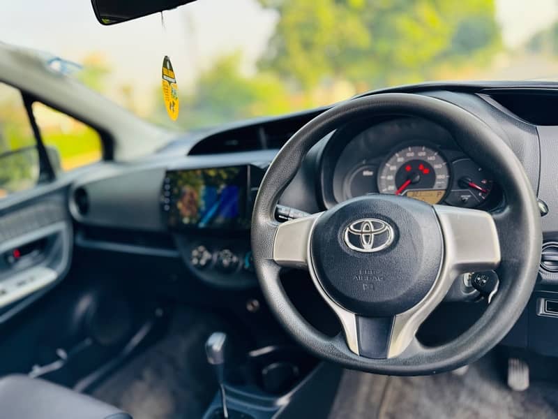 Toyota Vitz 2015 Genuine Condition 11