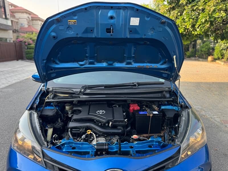 Toyota Vitz 2015 Genuine Condition 12