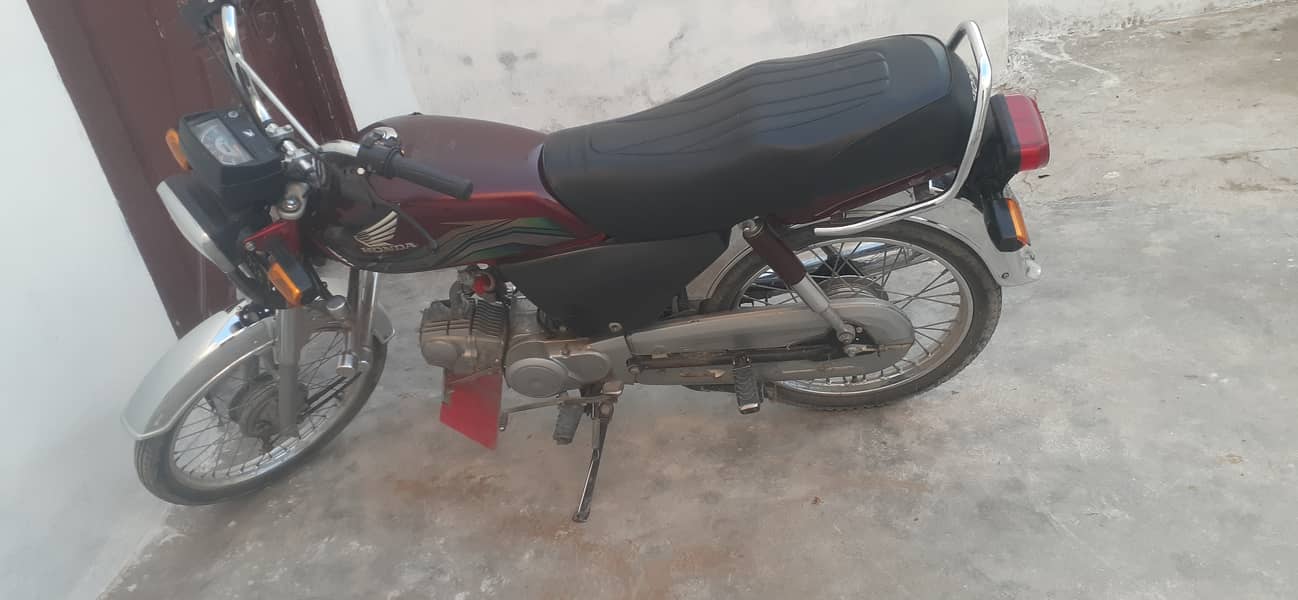 Honda CD 70 2023 6