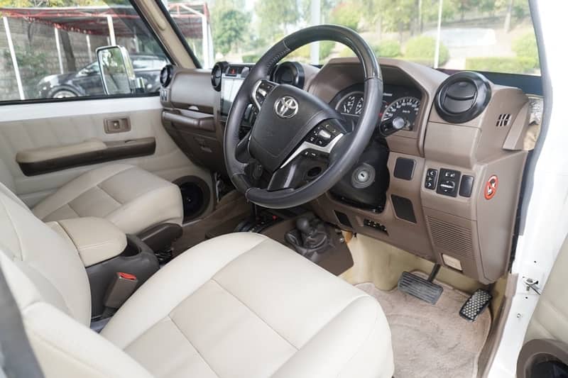 Toyota Land Cruiser 2018 10