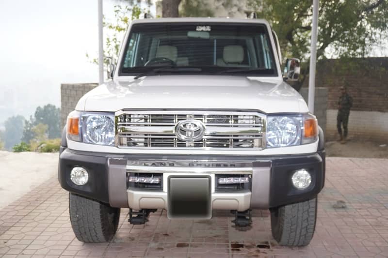 Toyota Land Cruiser 2018 13