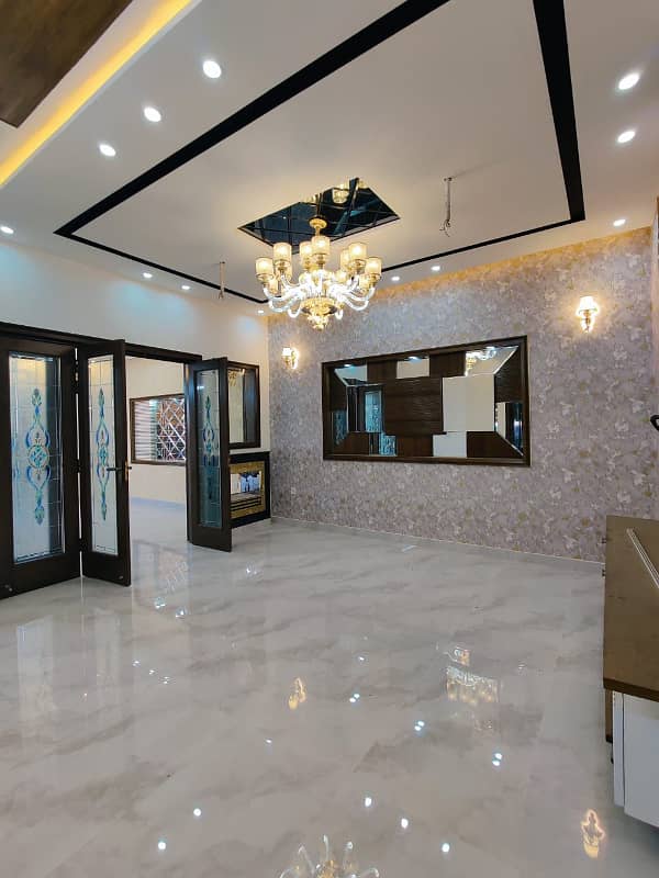 BEHIND INDUS HOSPITAL 10 MARLA HOT LOCATION HOUSE AVAILABLE FOR SALE IN JUBILEE TOWN 0