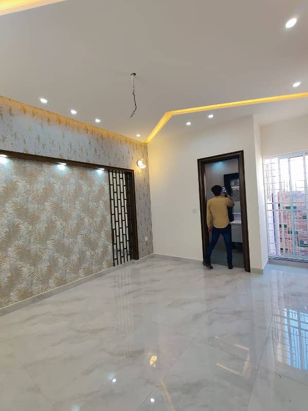 BEHIND INDUS HOSPITAL 10 MARLA HOT LOCATION HOUSE AVAILABLE FOR SALE IN JUBILEE TOWN 13